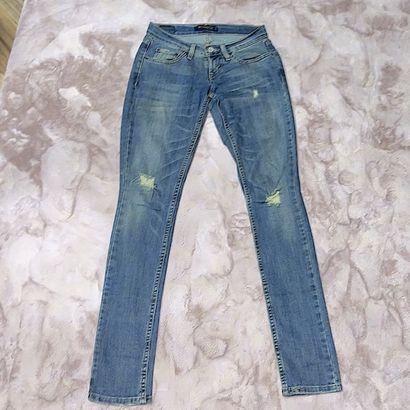 Levi’s Medium Wash Too Super Low 524 Distressed Skinny Jean, Junior 0 Short NWOT - Picture 10 of 15